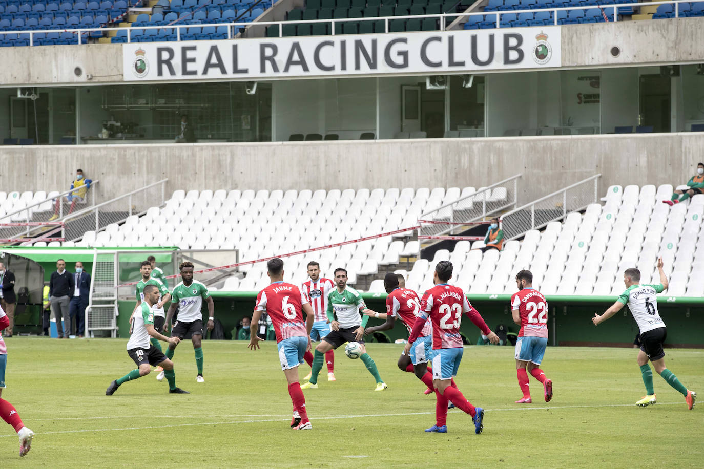 El Racing vuelve al juego tras el parón impuesto por la pandemia y lo hace ante el Lugo en los Campos de Sport de El Sardinero, con las gradas vacías