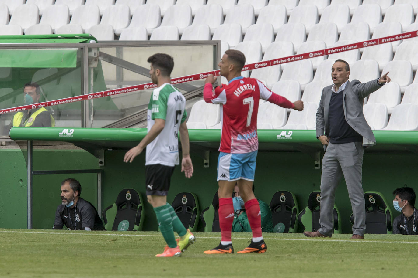 El Racing vuelve al juego tras el parón impuesto por la pandemia y lo hace ante el Lugo en los Campos de Sport de El Sardinero, con las gradas vacías