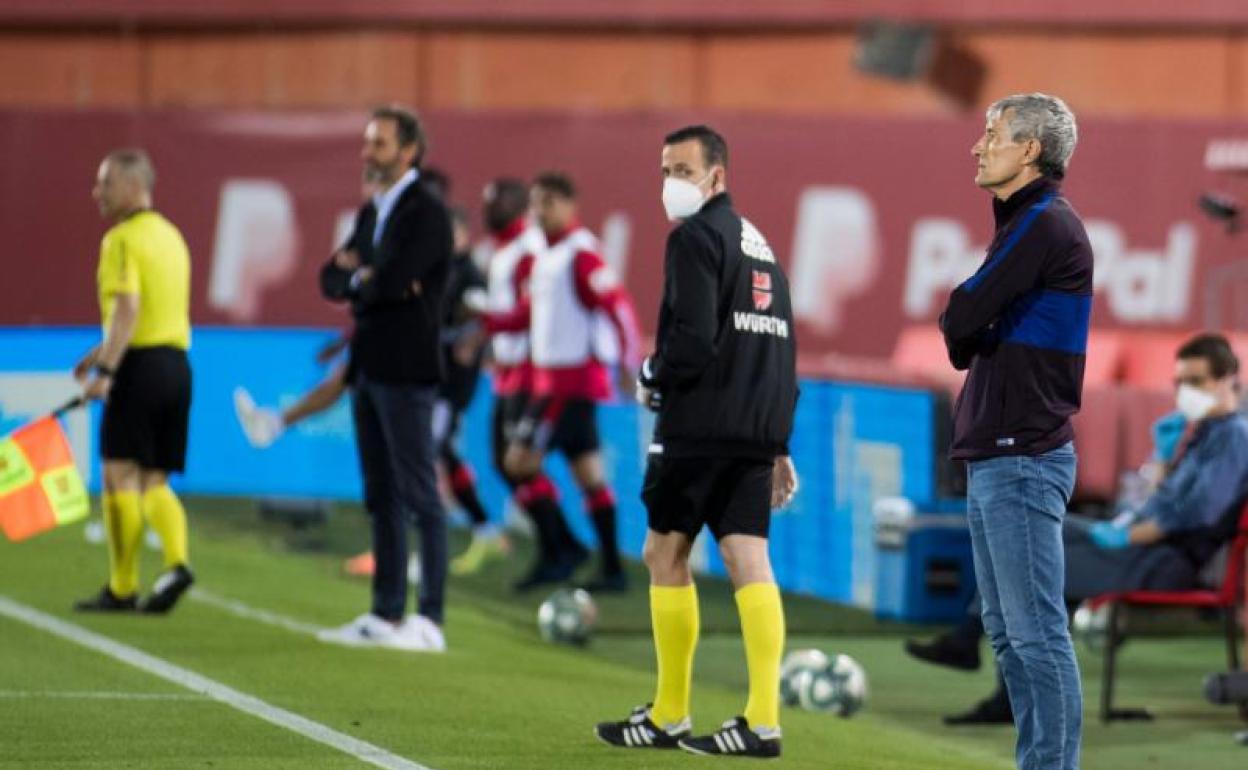 Quique Setién (d), durante el Mallorca-Barça.