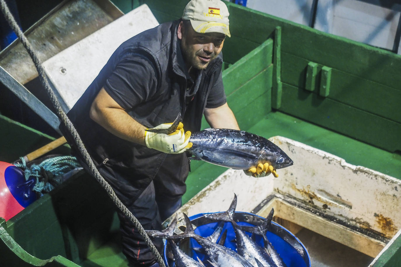 El 'Siempre Rufo' santanderino llegó esta noche a Santoña desde aguas atlánticas con 6.000 kilos en sus bodegas