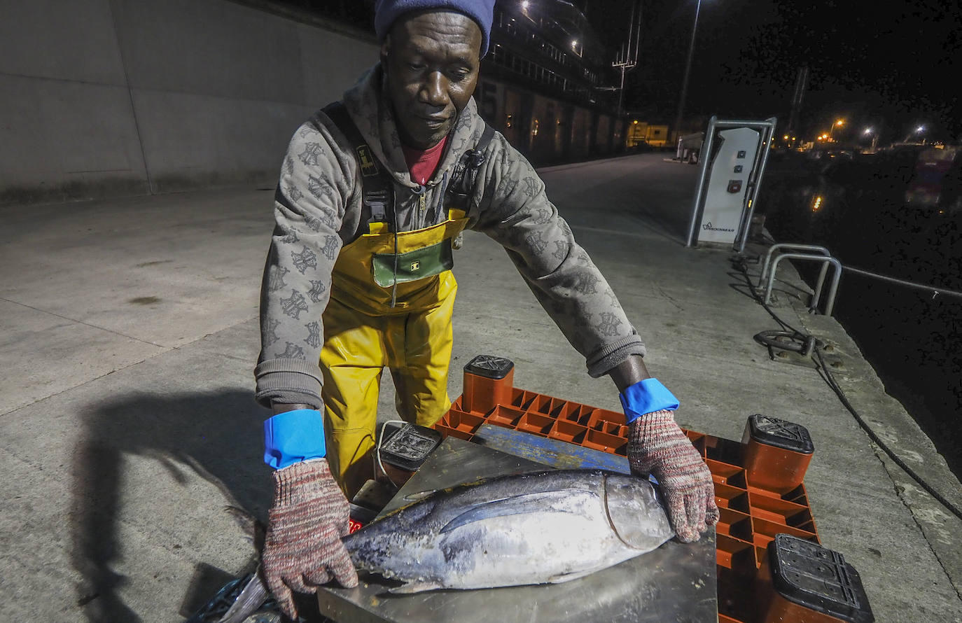 El 'Siempre Rufo' santanderino llegó esta noche a Santoña desde aguas atlánticas con 6.000 kilos en sus bodegas