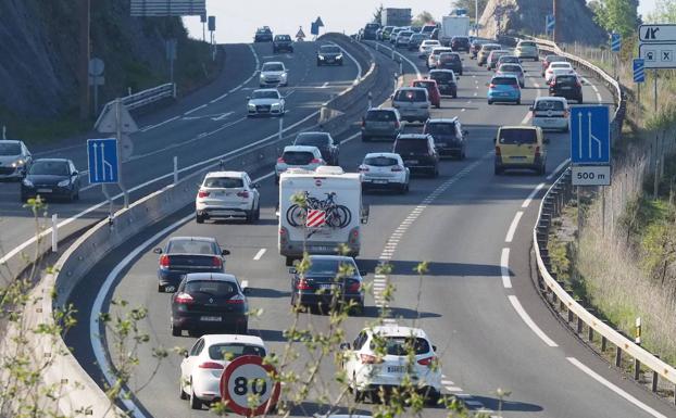 El consejero de Sanidad considera que Cantabria está «preparada» para reabrir el viernes la movilidad con el País Vasco