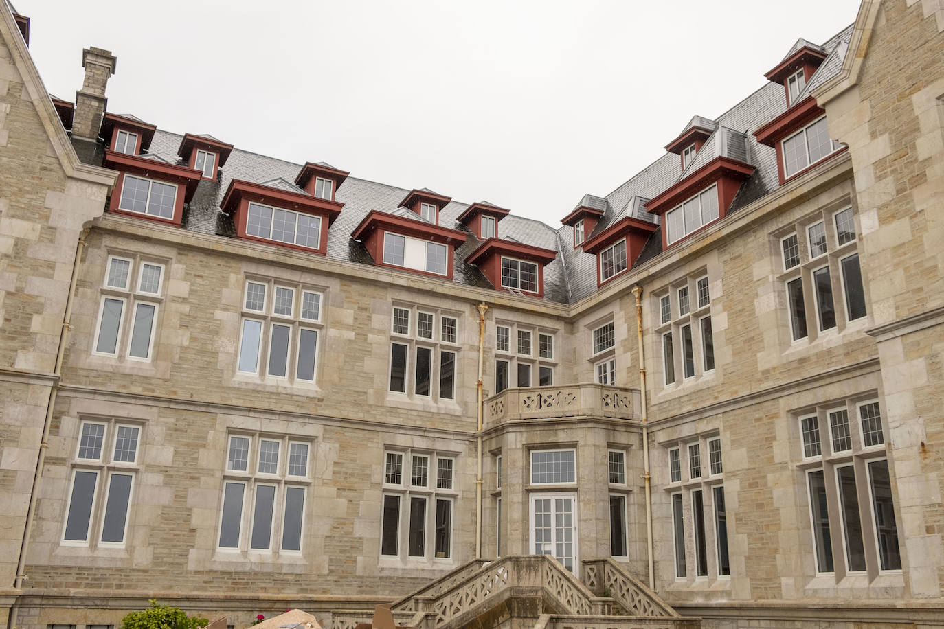 Los trabajos en el gran edificio de la península de La Magdalena estarán acabados «para mediados de julio»