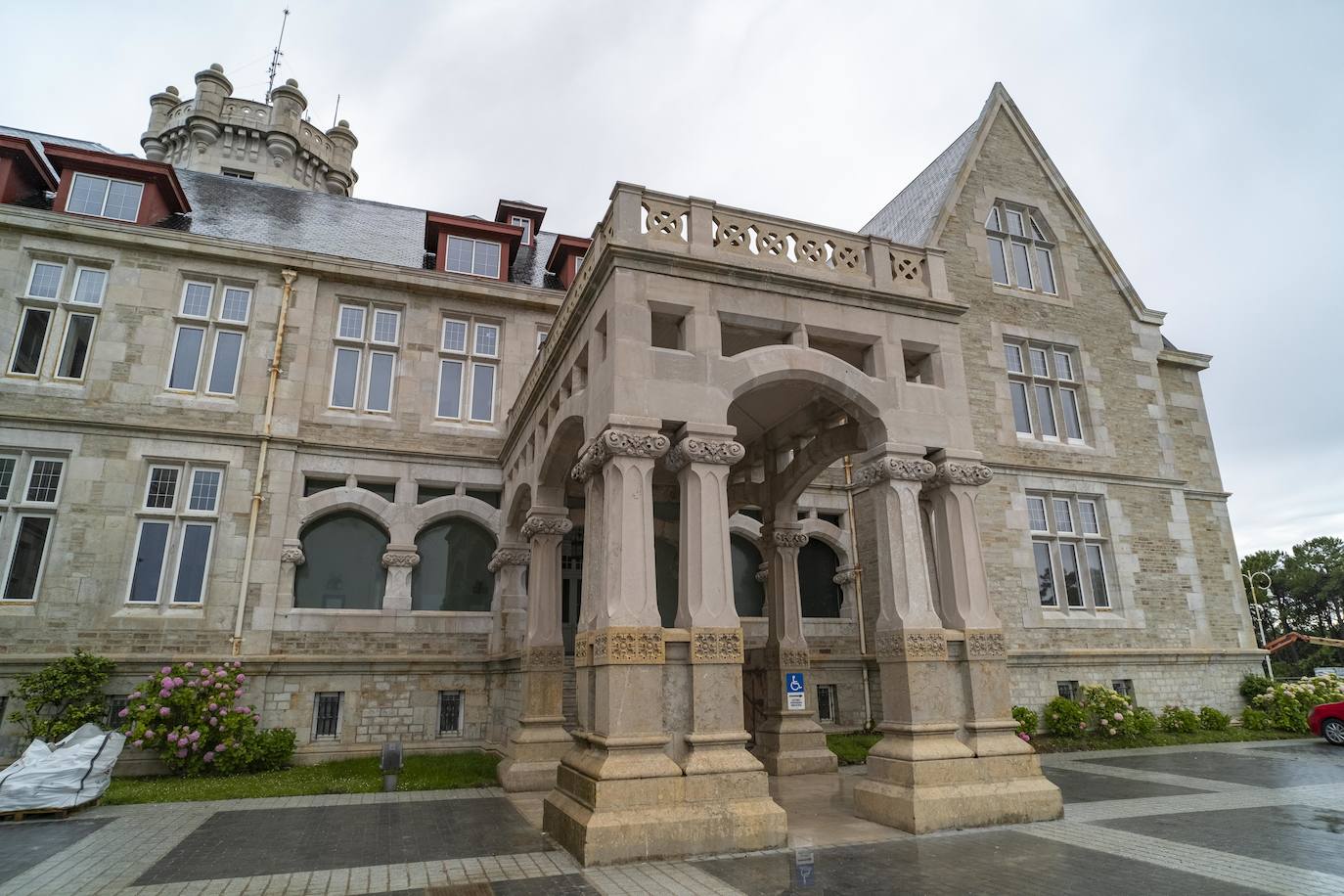 Los trabajos en el gran edificio de la península de La Magdalena estarán acabados «para mediados de julio»
