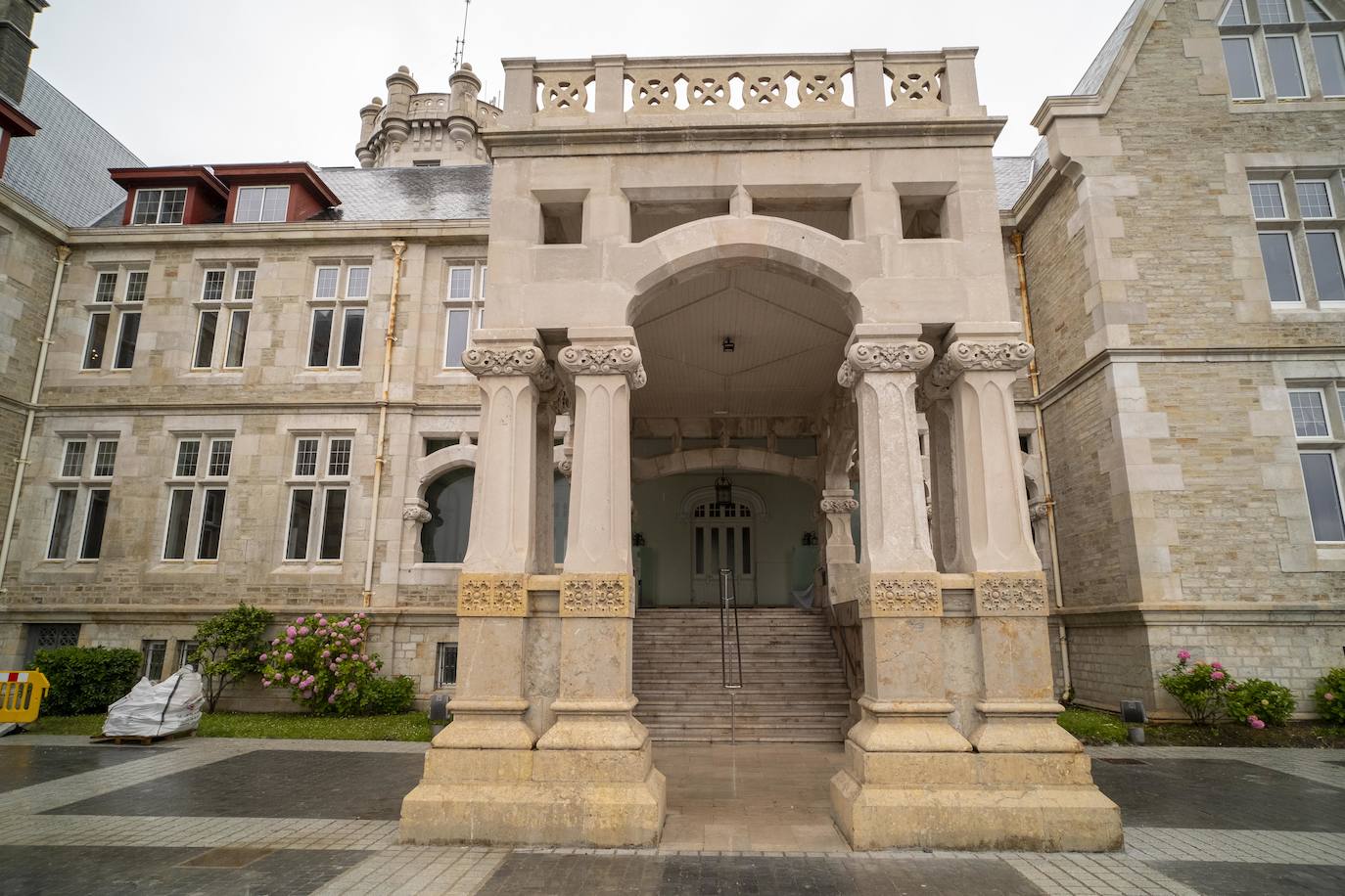 Los trabajos en el gran edificio de la península de La Magdalena estarán acabados «para mediados de julio»