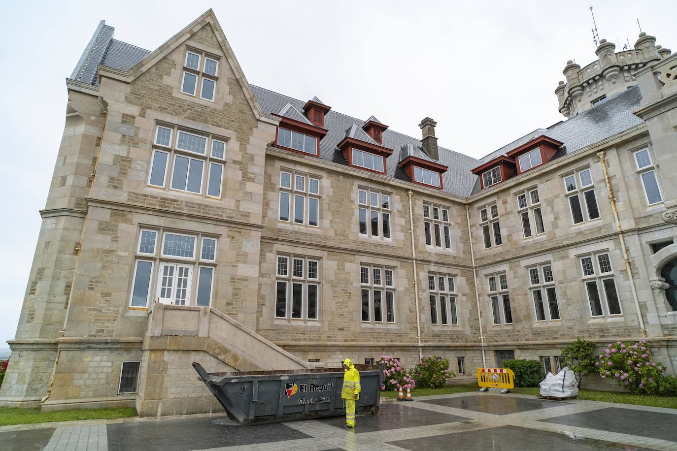 Los trabajos en el gran edificio de la península de La Magdalena estarán acabados «para mediados de julio»