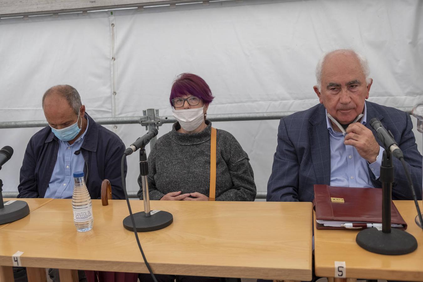 María Rivero se convierte en alcaldesa de Guriezo entre insultos y abucheos.