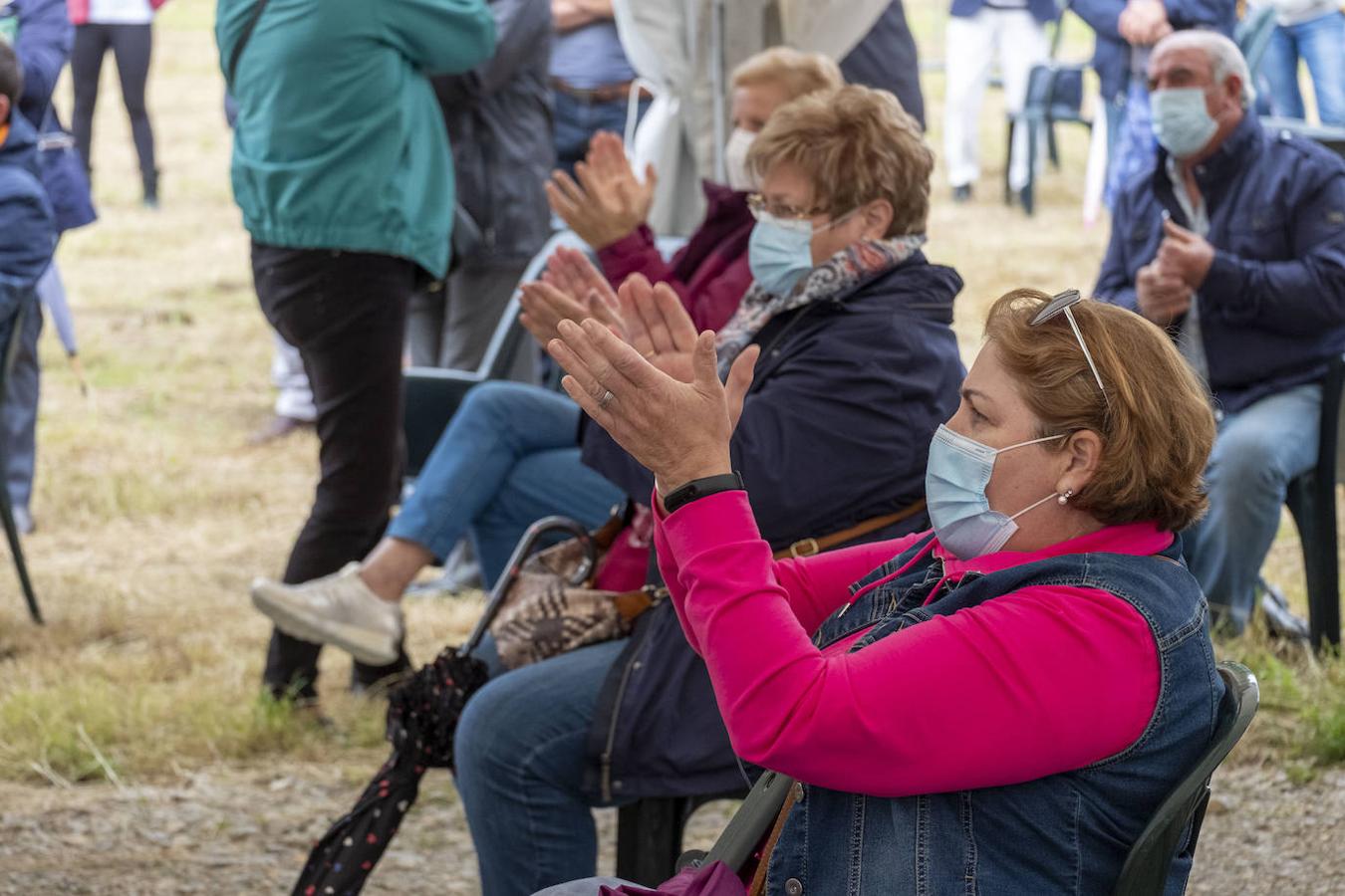 María Rivero se convierte en alcaldesa de Guriezo entre insultos y abucheos.