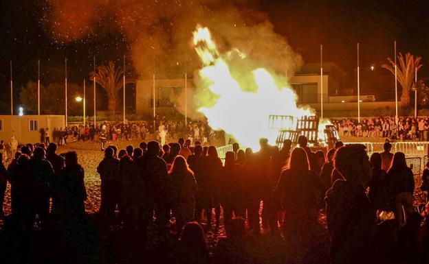 Suances cerrará sus playas para evitar las hogueras de la noche de San Juan 