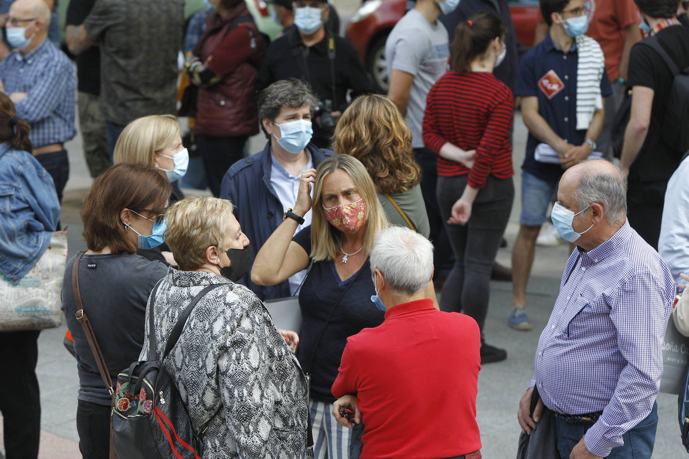 Fotos: Concentración de los trabajadores de Sniace en Torrelavega