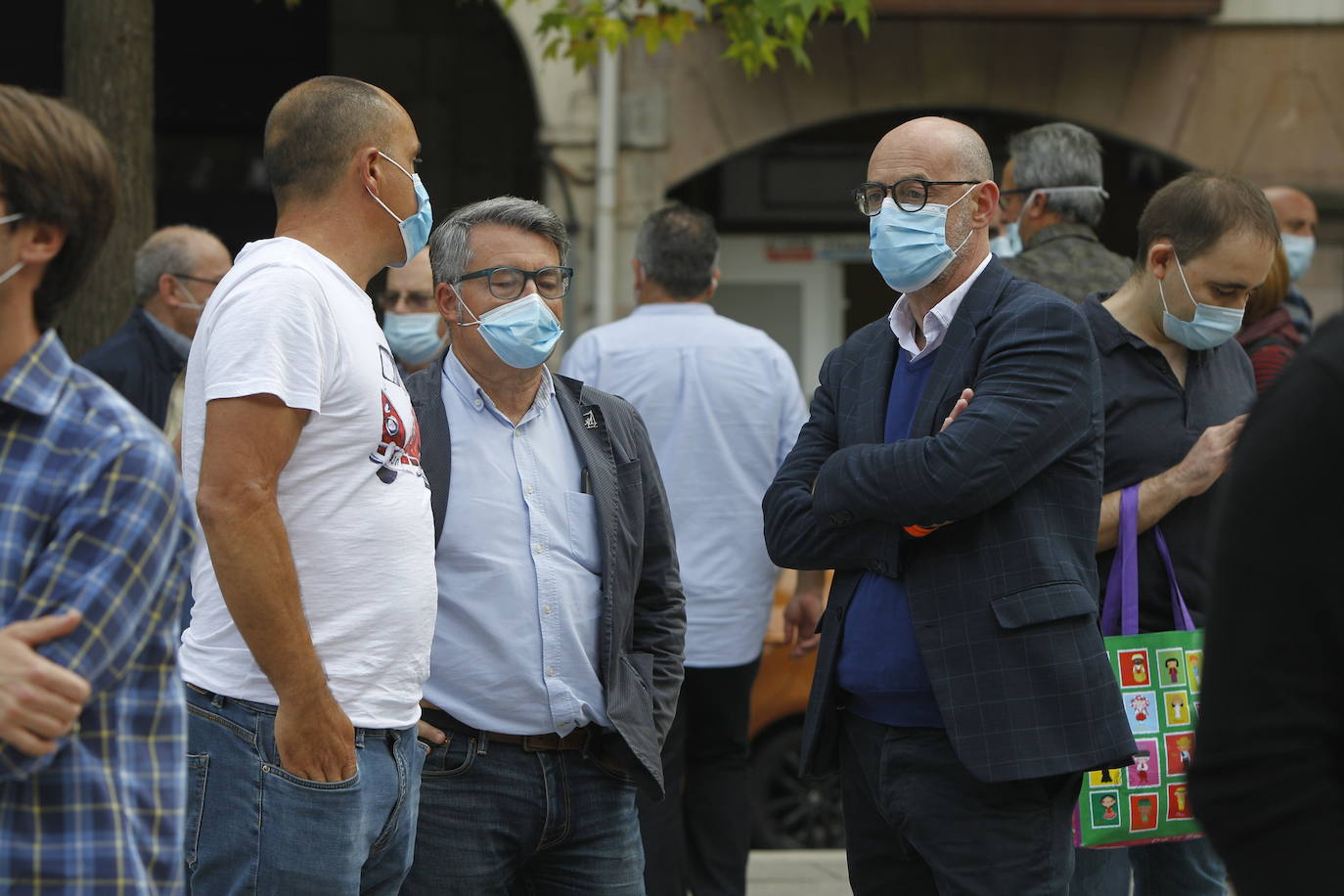 Fotos: Concentración de los trabajadores de Sniace en Torrelavega