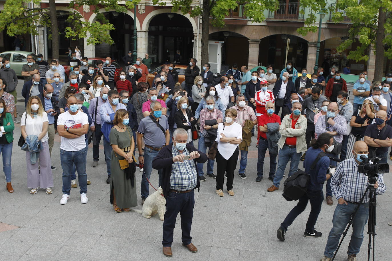 Fotos: Concentración de los trabajadores de Sniace en Torrelavega