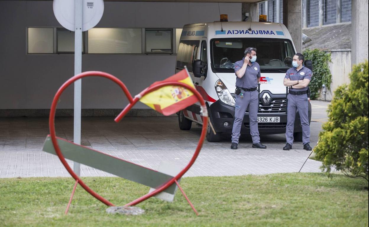 Los tres únicos ingresados por covid permanecen en Valdecilla.