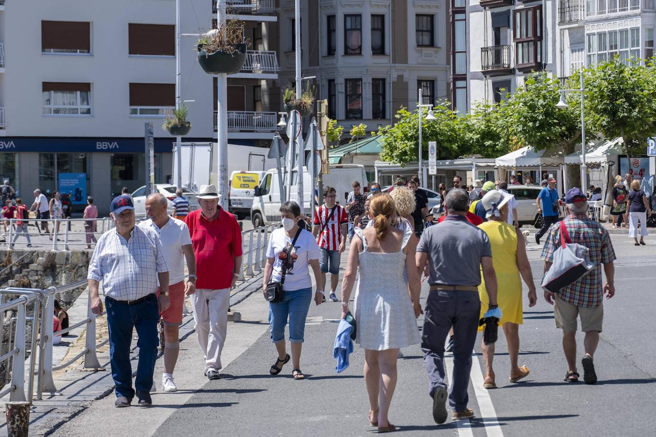 Noja, Laredo y Castro Urdiales reciben a numerosos visitantes, aunque menos de los esperados.