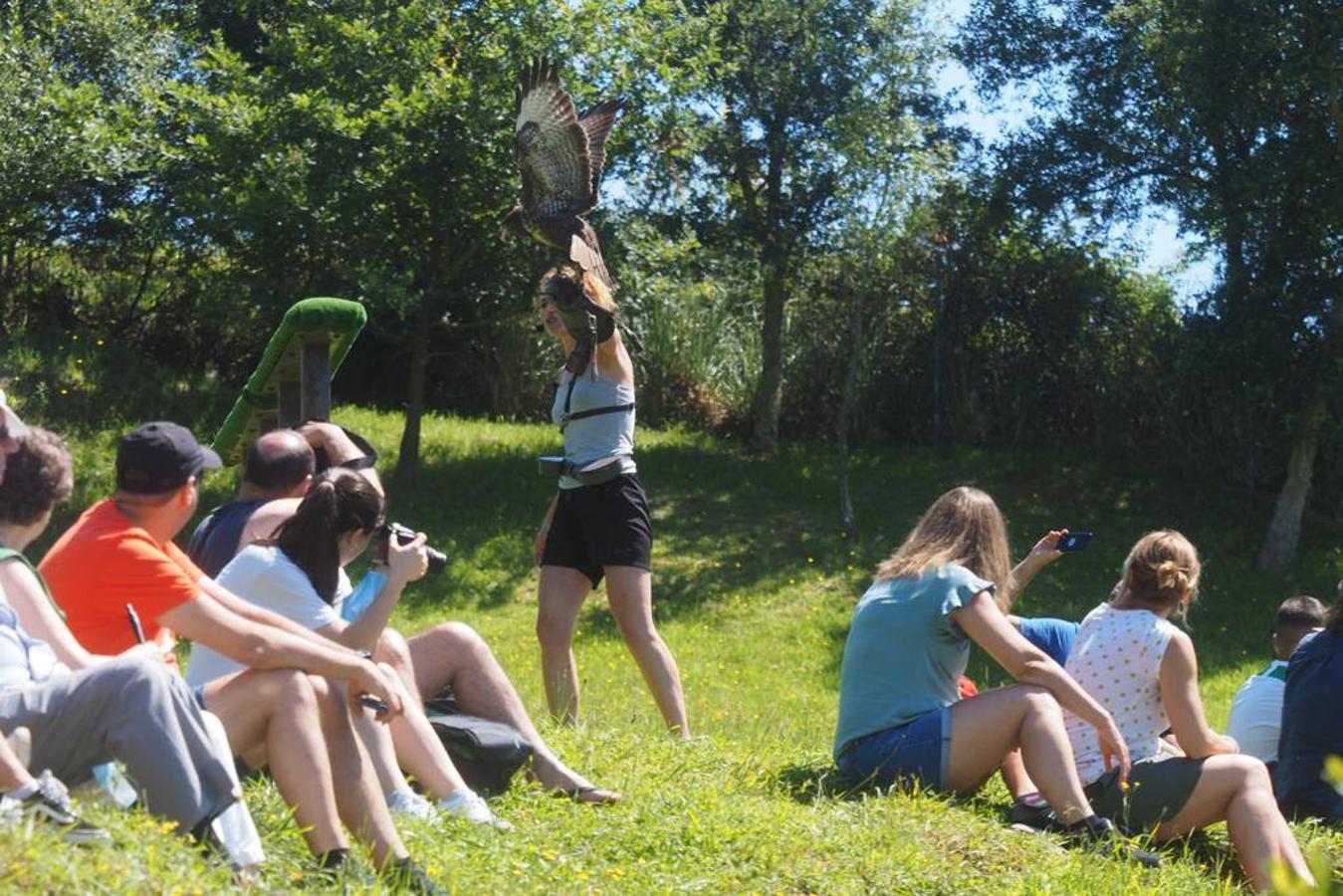 Numeroso público se acercó este sábado hasta el Parque de la Naturaleza de Cabárceno en el primer fin de semana fuera del estado de alarma.