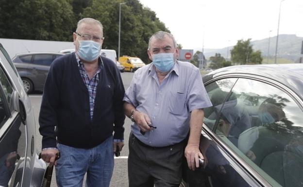 Casimiro llevó su coche a un taller de Mioño junto a Ramiro. 