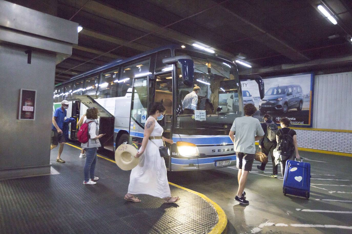 Fotos: Los autobuses de Cantabria restablecen todos los destinos, aunque con menos frecuencias