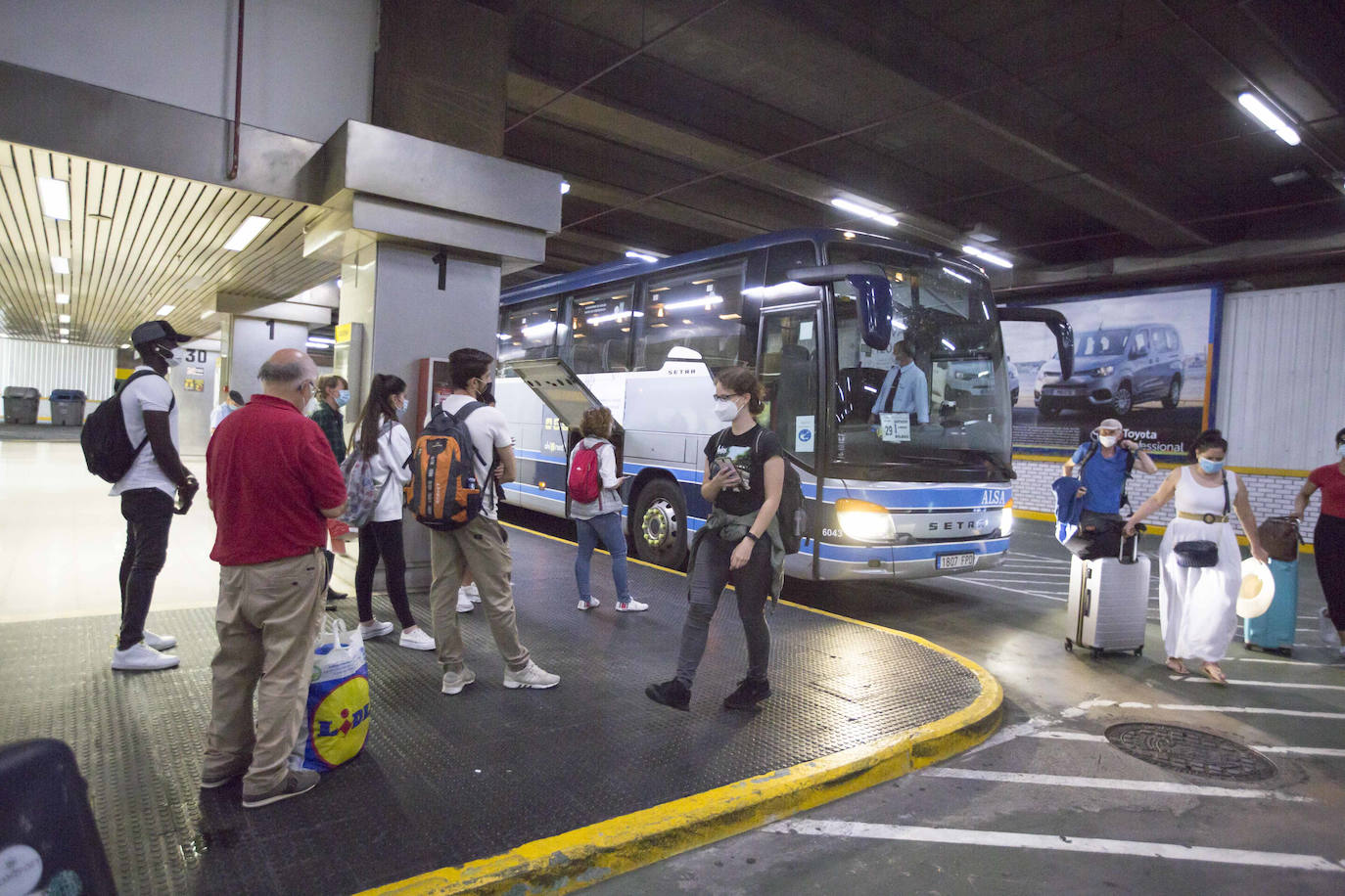 Fotos: Los autobuses de Cantabria restablecen todos los destinos, aunque con menos frecuencias