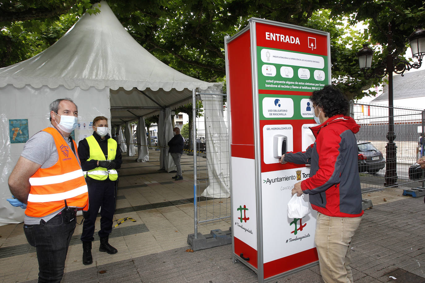 La feria se celebrará hasta el 28 de junio de 11.00 a 14.00 horas y de 17.00 a 21.00 horas, y se han adoptado las precauciones indicadas por el Ministerio de Sanidad y el Gobierno de Cantabria relativas al Covid-19, para que libreros, autores y público puedan acudir de forma segura y disfrutar de la programación cultural.