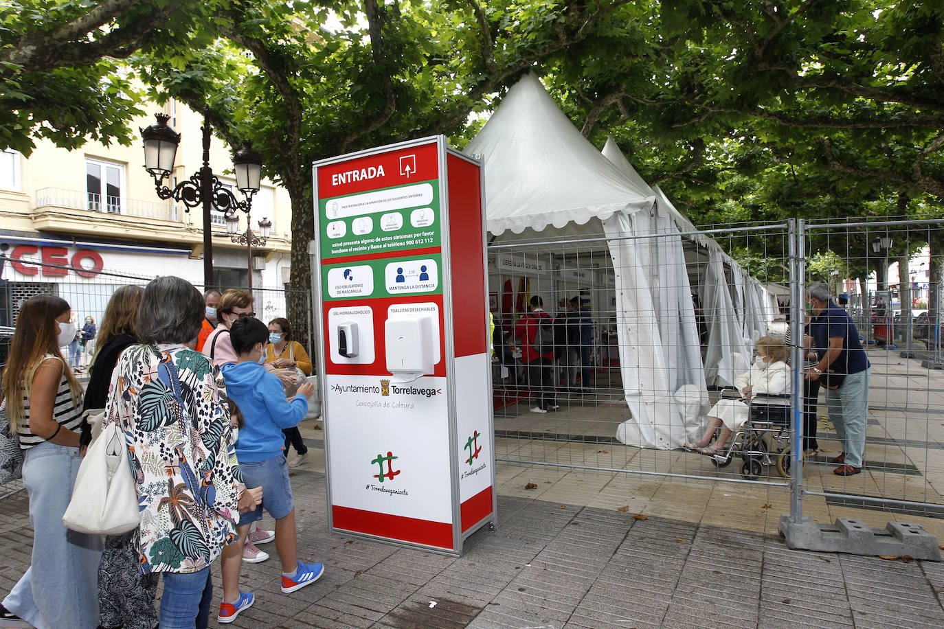 La feria se celebrará hasta el 28 de junio de 11.00 a 14.00 horas y de 17.00 a 21.00 horas, y se han adoptado las precauciones indicadas por el Ministerio de Sanidad y el Gobierno de Cantabria relativas al Covid-19, para que libreros, autores y público puedan acudir de forma segura y disfrutar de la programación cultural.