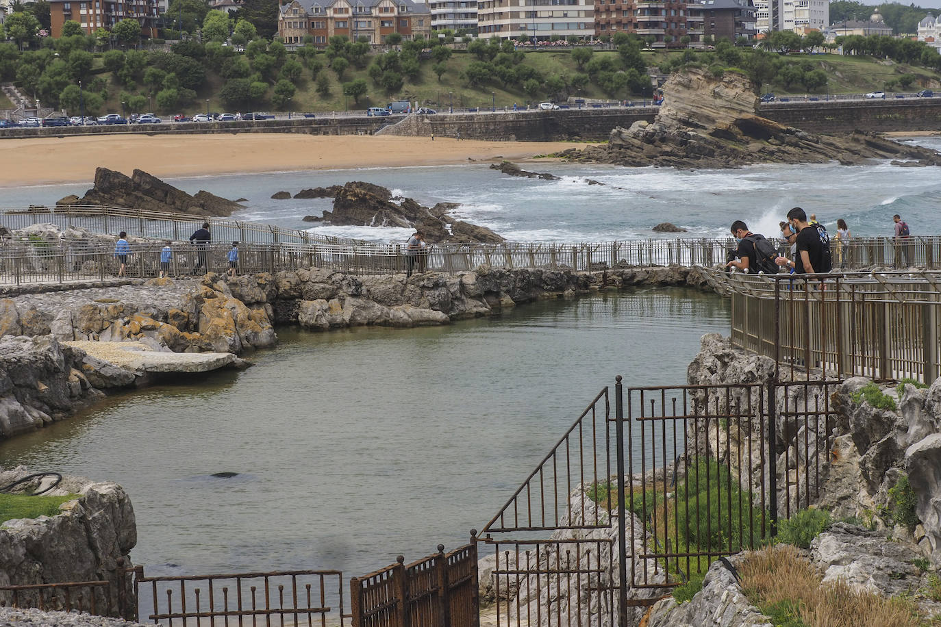 El pleno del Ayuntamiento de Santander ha rechazado, con el voto de PP, CIudadanos y Vox, una moción conjunta de los grupos regionalista, socialista y Unidos por Santander en la que se pedía que se adoptaran las medidas oportunas para proceder al cierre del minizoo de La Magdalena.