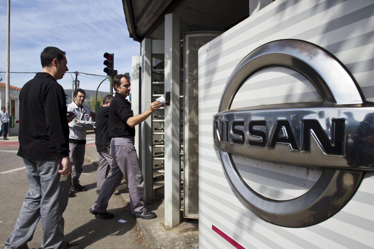 Acceso a las instalaciones de Nissan en Los Corrales, en imagen de archivo. J.