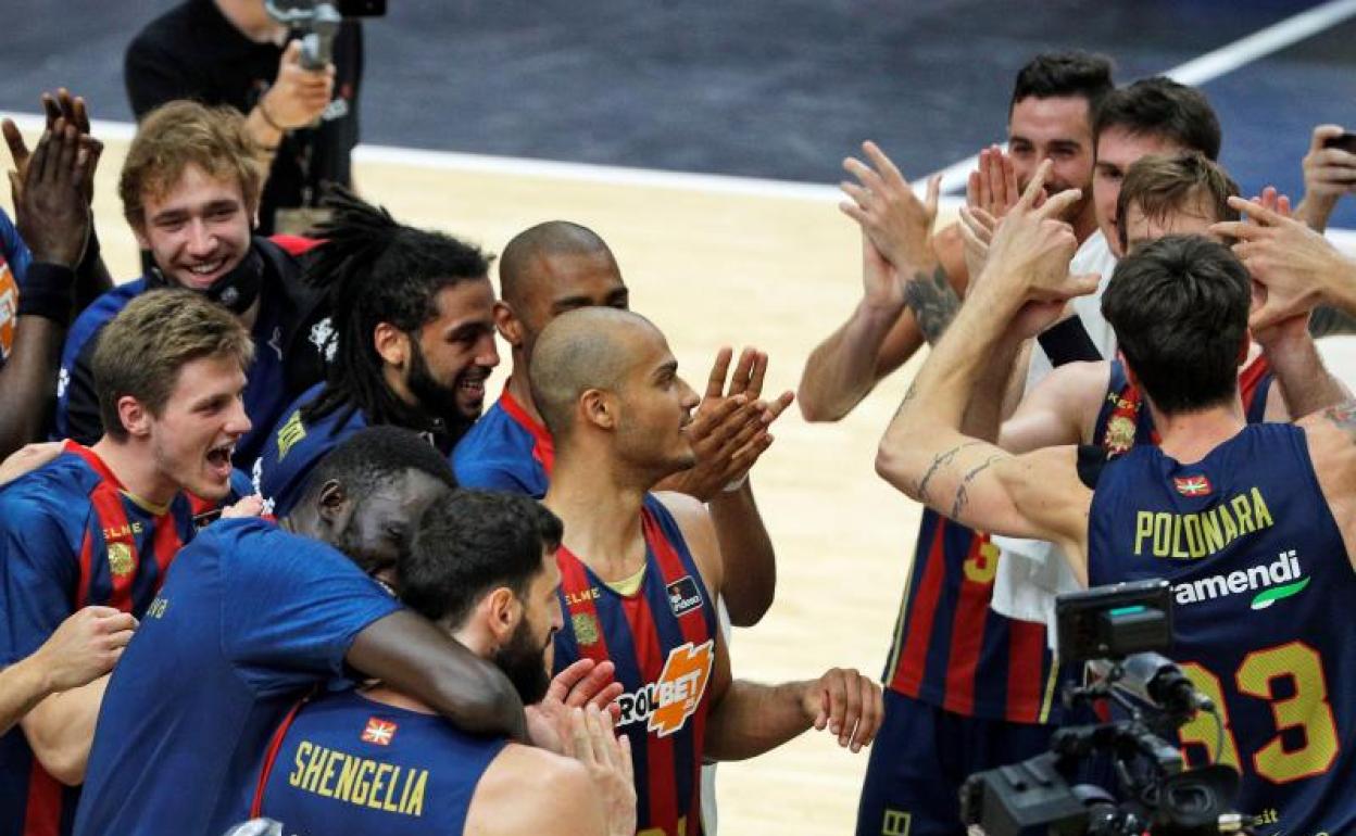 Los jugadores de Baskonia celebran el pase a la final.