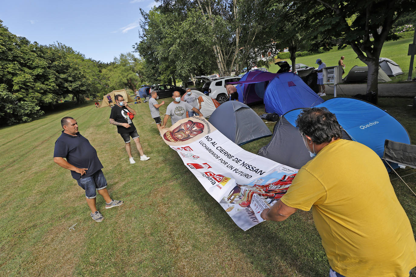 El grueso de la comitiva llegó en la tarde al camping de Comillas, mientras que otra parte de los protestantes se alojaron en zonas próximas a Los Corrales