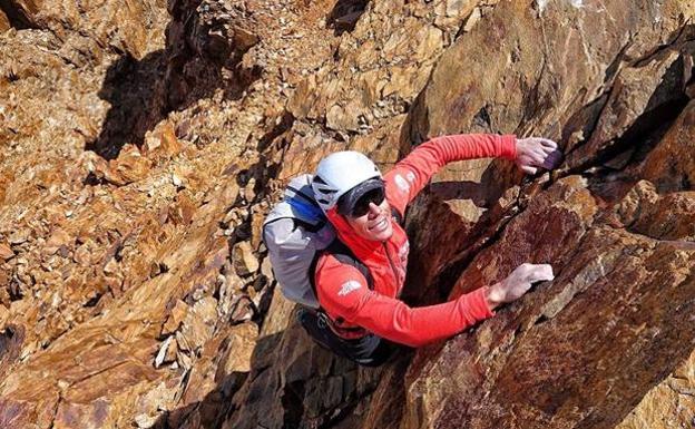 Un maratón y 900 metros de pared escalada en apenas 12 horas