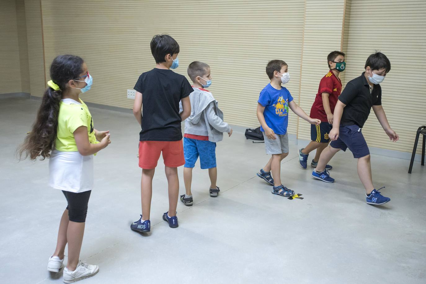 Miles de niños inician las actividades de ocio marcadas por las medidas de seguridad