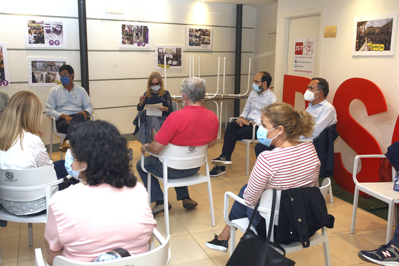 El descuido del concejal del PSOE en Torrelavega, Bernardo Bustillo, al dejarse la cámara abierta cuando se duchaba al término de un Pleno por videoconferencia ha desatado las tensiones en el seno de la agrupación socialista en la capital del Besaya