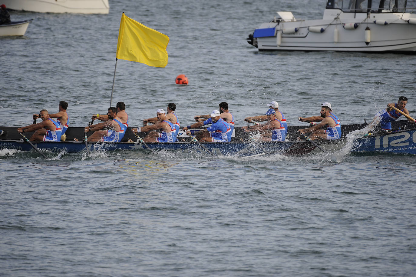 Los de Joseba Fernández demuestran su hegemonía y se imponen con solvencia a Camargo y Castro en la primera regata de la temporada cántabra