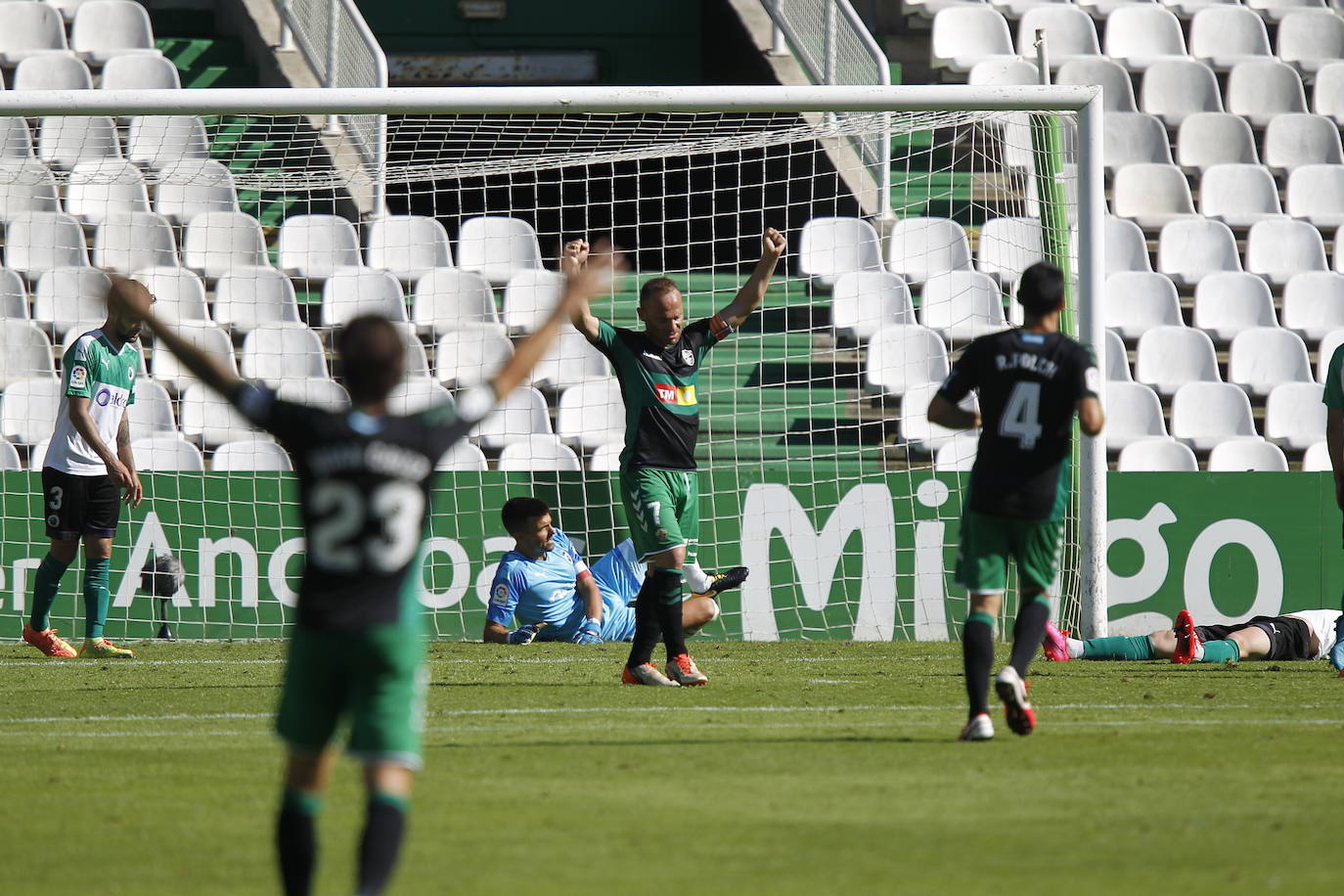 Fotos: El descenso del Racing, en imágenes