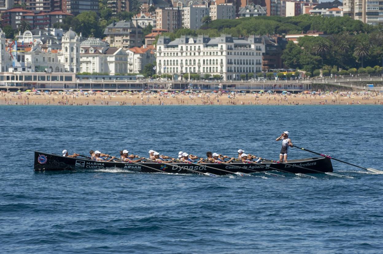 La trainera de Pedreña impuso su ley en la regata que se celebró ayer en la bahía santanderina y se alzó con el primer puesto. 