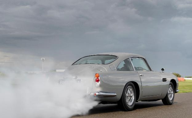 El icónico coche de James Bond vuelve a circular tras 50 años y tan solo para 25 elegidos