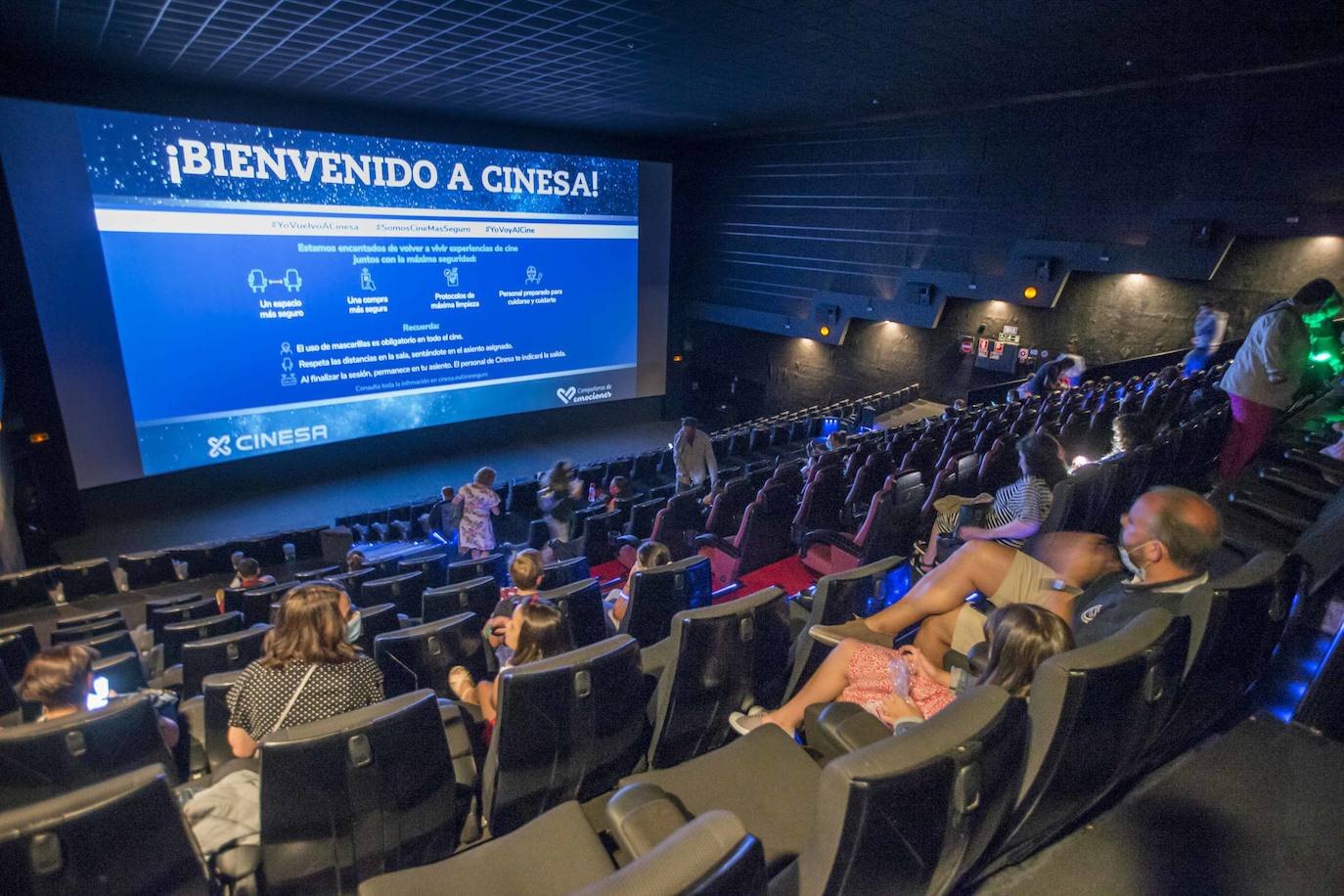 La primera proyección en Cinesa tras cuatro meses, marcada por las medidas de seguridad, atrajo a numeroso público