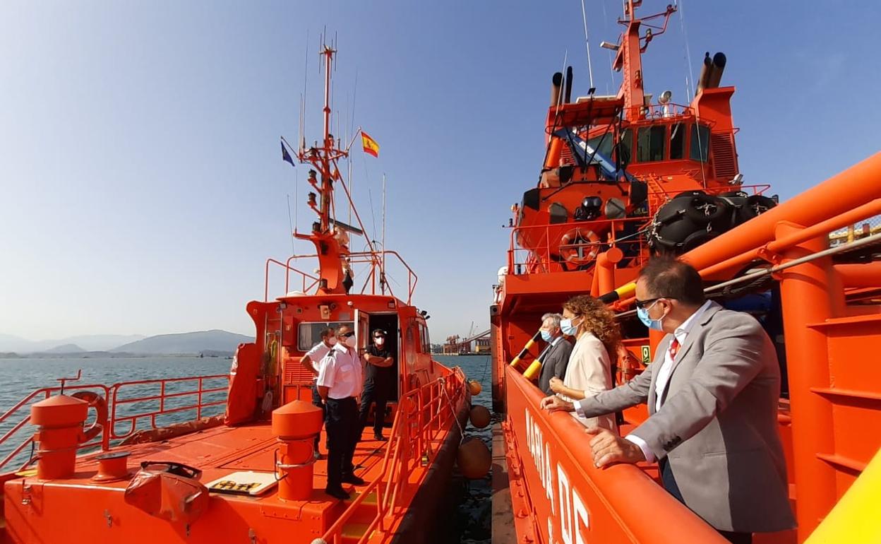 El Centro de Salvamento Marítimo en Santander vigila la seguridad de más de 3.300 barcos