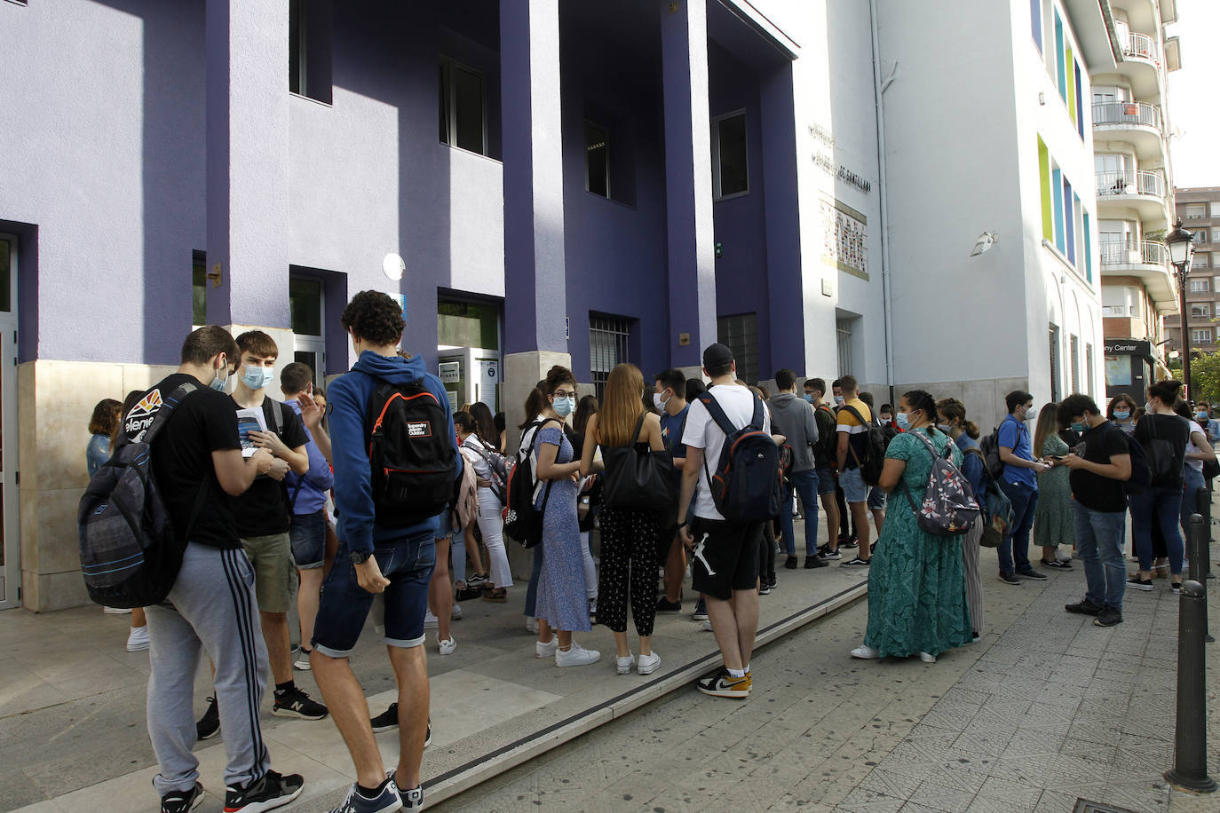 Fotos: Tres mil estudiantes se presentan a la EBAU en Cantabria