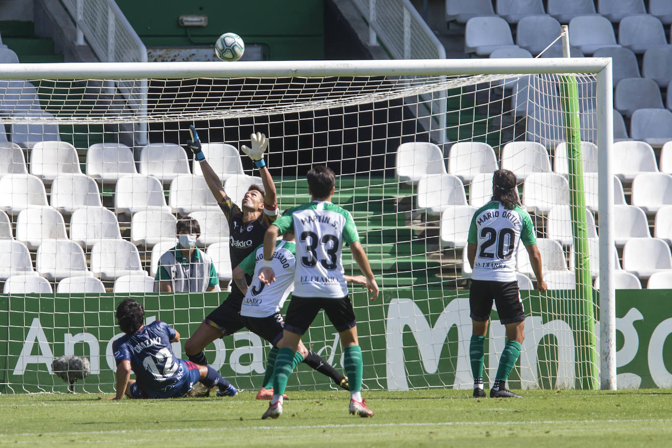 El descendido Racing, muy serio, logra la primera victoria tras el confinamiento ante un poderoso Huesca que lucha por el ascenso