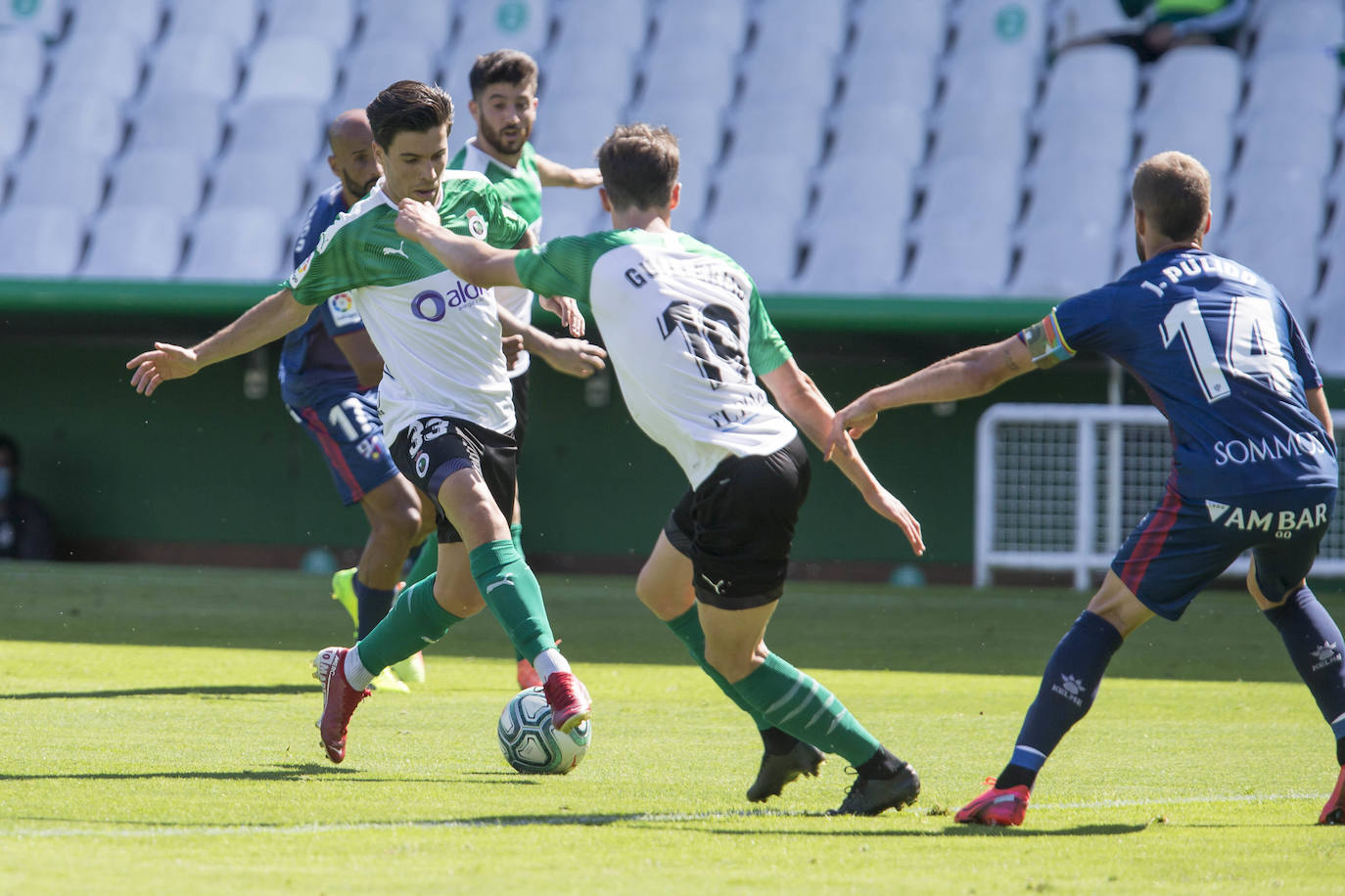 El descendido Racing, muy serio, logra la primera victoria tras el confinamiento ante un poderoso Huesca que lucha por el ascenso