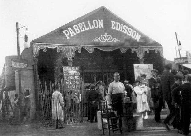 Las primeras películas se exhibieron en barracones de feria.