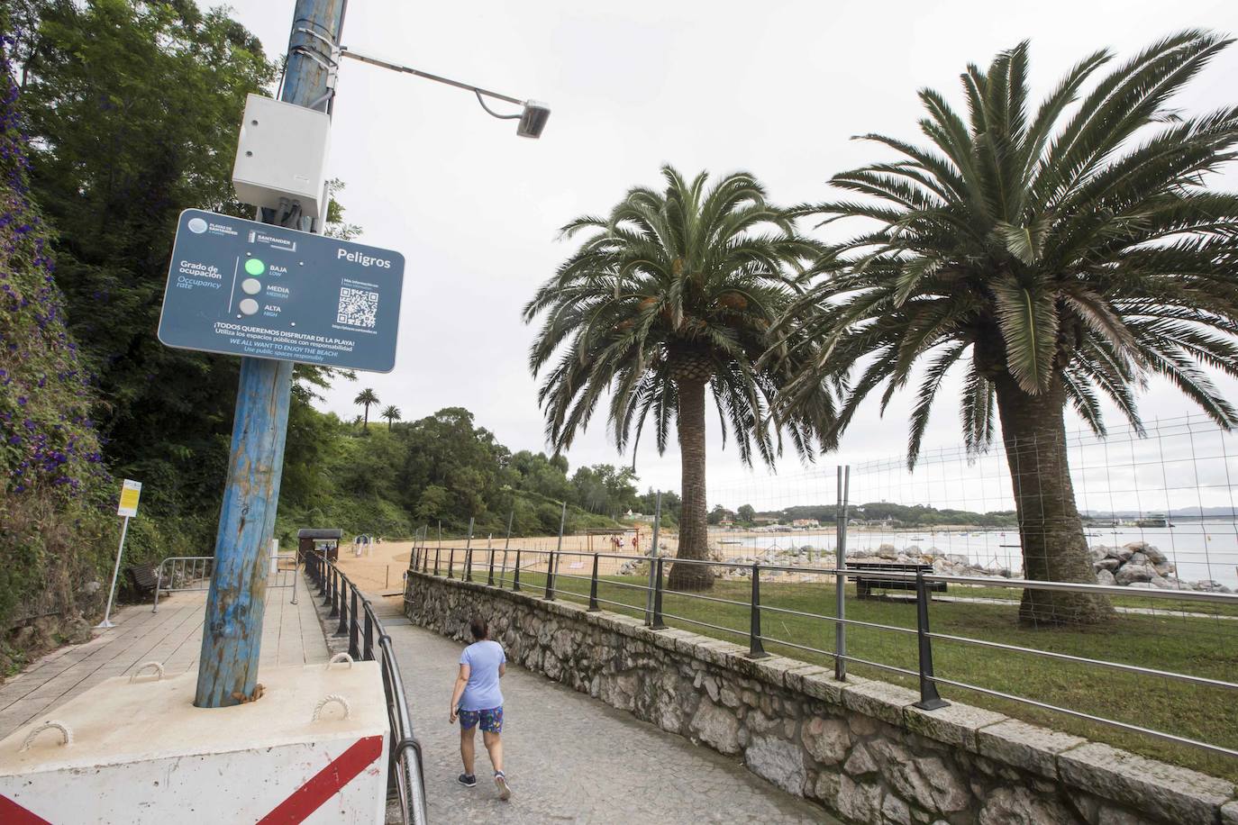 Cincuenta cámaras emiten imágenes las 24 horas del día desde 17 municipios en www.playascantabria.es, lo que supone «un plus de seguridad para vecinos y turistas» 