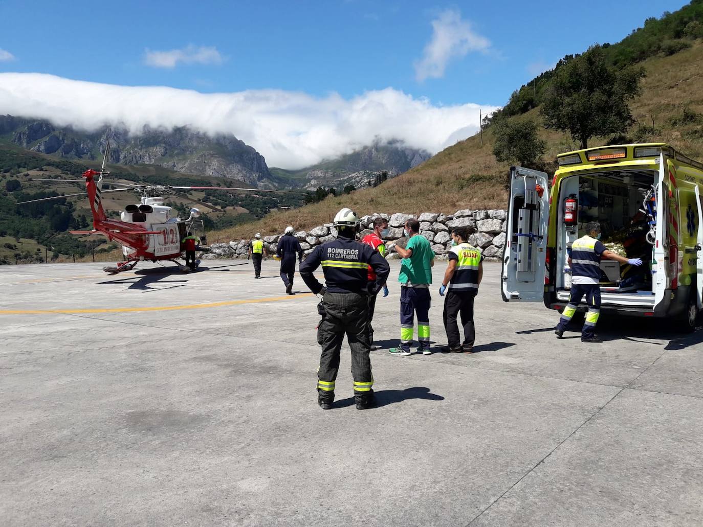 Rescatado un hombre tras caer unos 15 metros por el talud del río Bullón en Frama