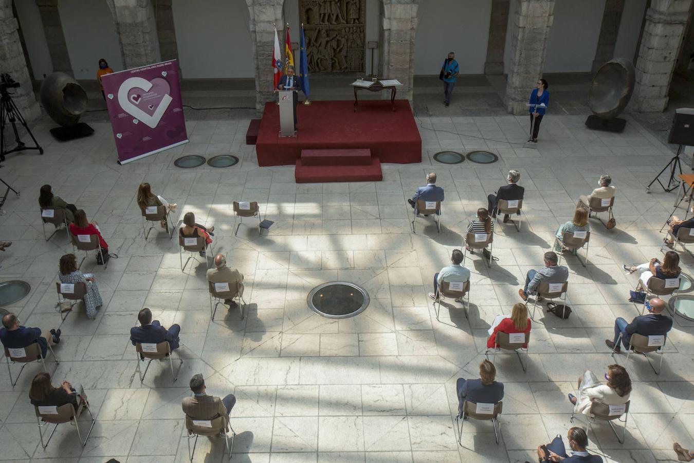 Fotos: Revilla y Joaquín Gómez recogen el premio a los ciudadanos cántabros