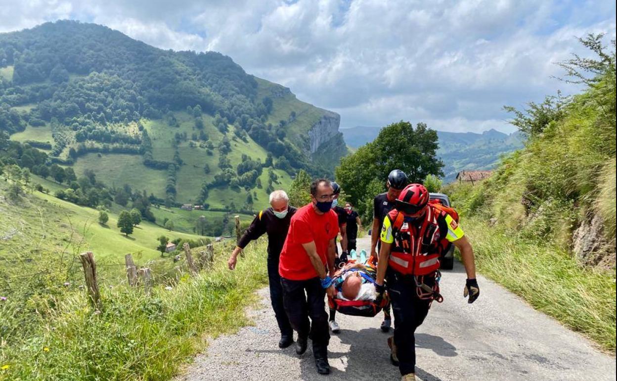 Rescatados en helicóptero un ciclista con politraumatismo y un posible ictus