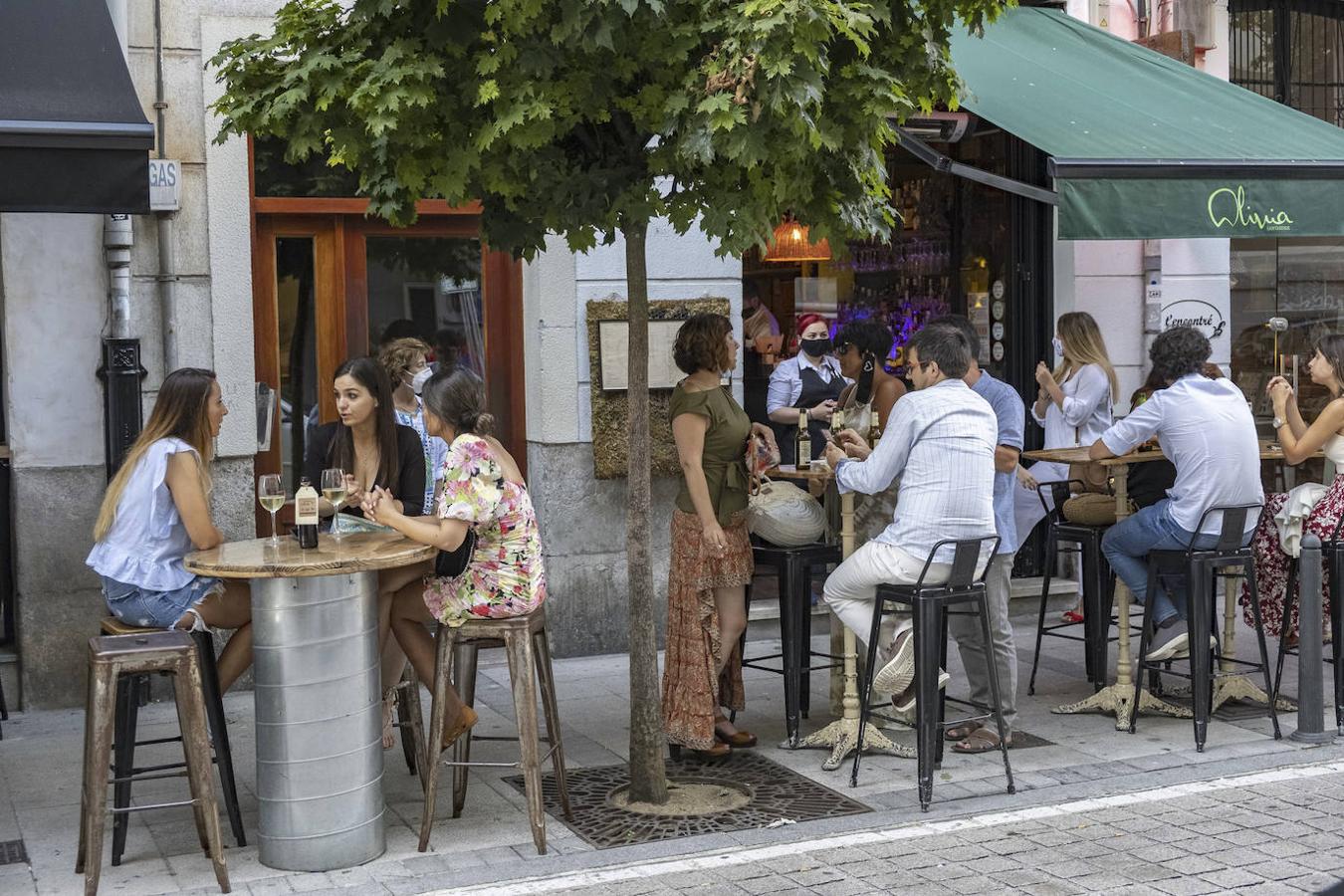 Encontrar una mesa libre en las zonas más concurridas es tarea imposible.