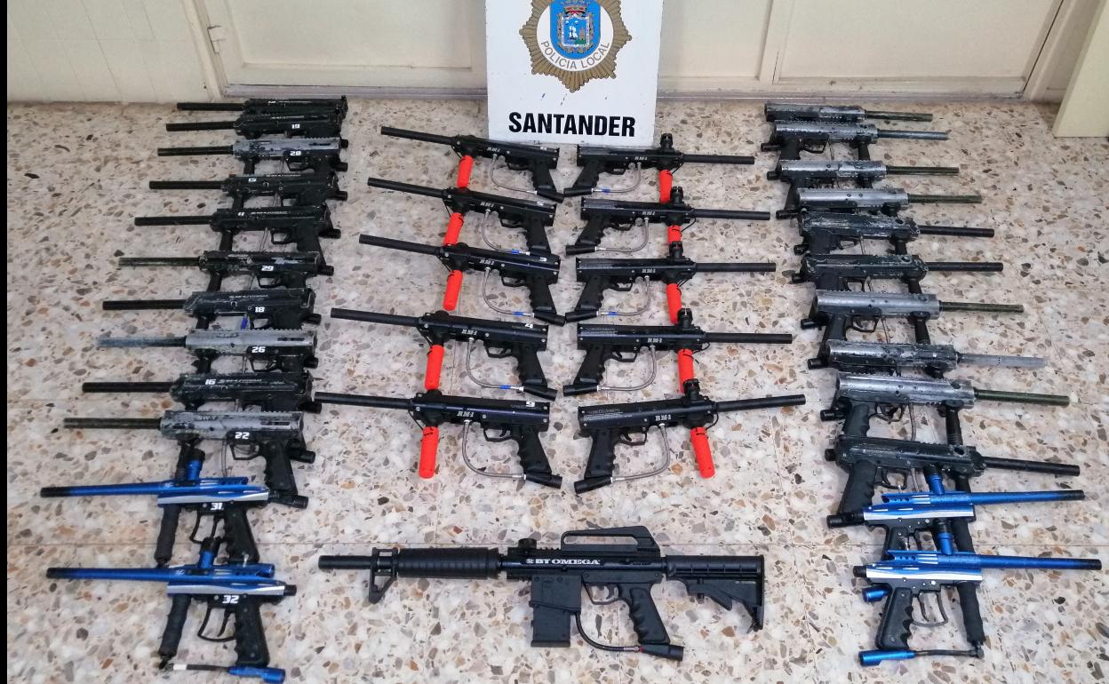 Identificado con 35 armas de 'paintball' para las que no tenía autorización
