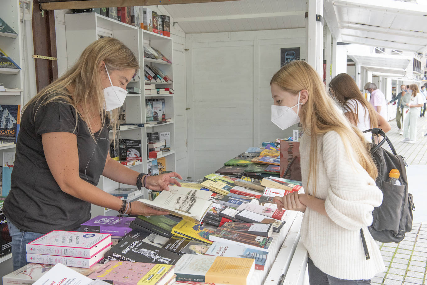 La XXXIX Feria del Libro de Santander y Cantabria ha abierto hoy sus puertas y se desarrollará hasta el próximo 2 de agosto, con la participación de 12 librerías cántabras así como del Gremio de Editores de Cantabria y el colectivo de editores independientes y la celebración de encuentros y actividades paralelas.