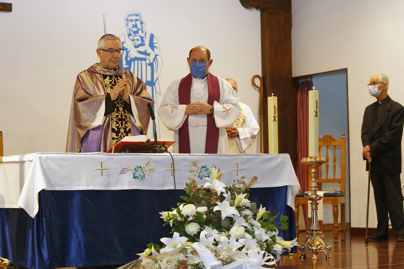 Fotos: Así ha sido el homenaje a las víctimas del covid en la Fundación Asilo de Torrelavega