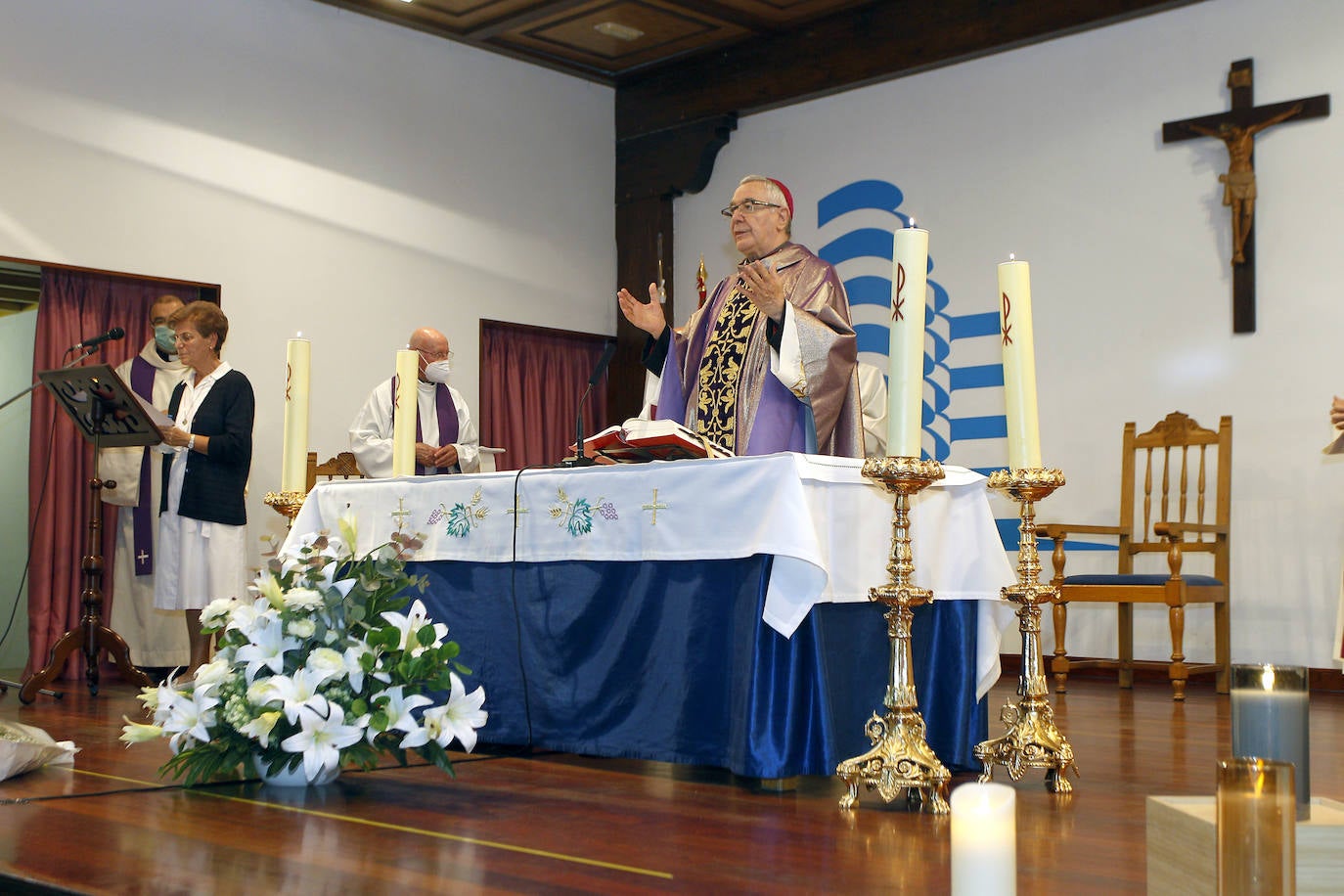 Fotos: Así ha sido el homenaje a las víctimas del covid en la Fundación Asilo de Torrelavega